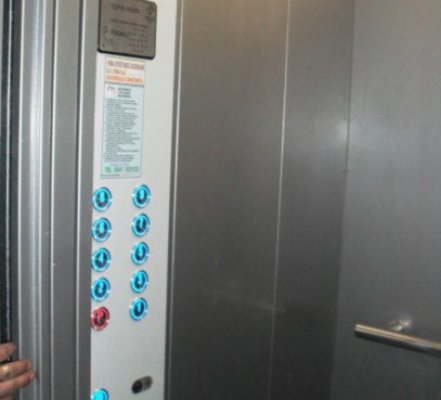 ISU, în alertă: s-a blocat un lift